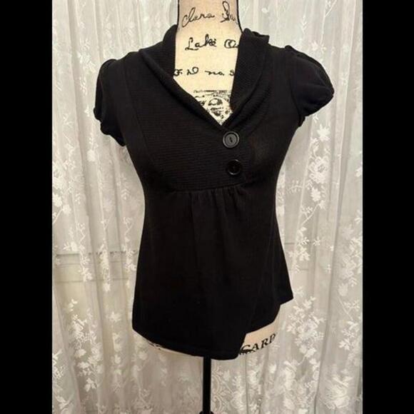 Tops - Chic and Cozy: Elevate Your Wardrobe with Black Short Sleeve Sweater Shirt
